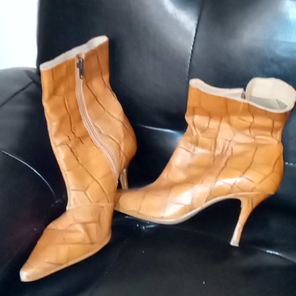 Orange python print boot!